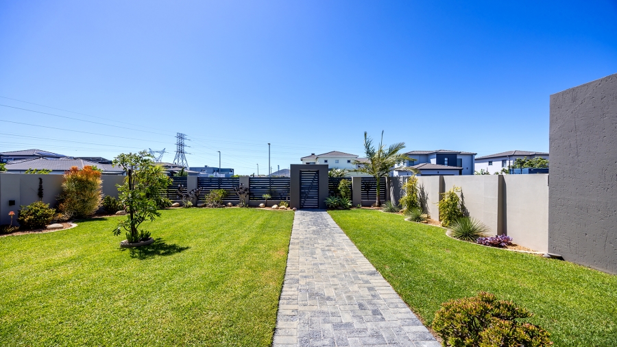 4 Bedroom Property for Sale in Parklands North Western Cape